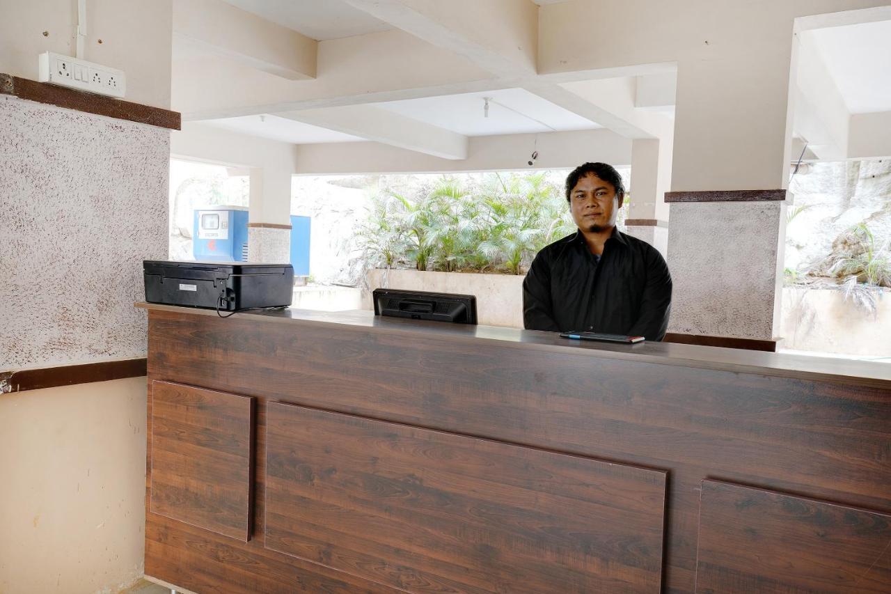 Oyo 41102 Hyderabad Elite Hotel Haidar Sahibguda Buitenkant foto